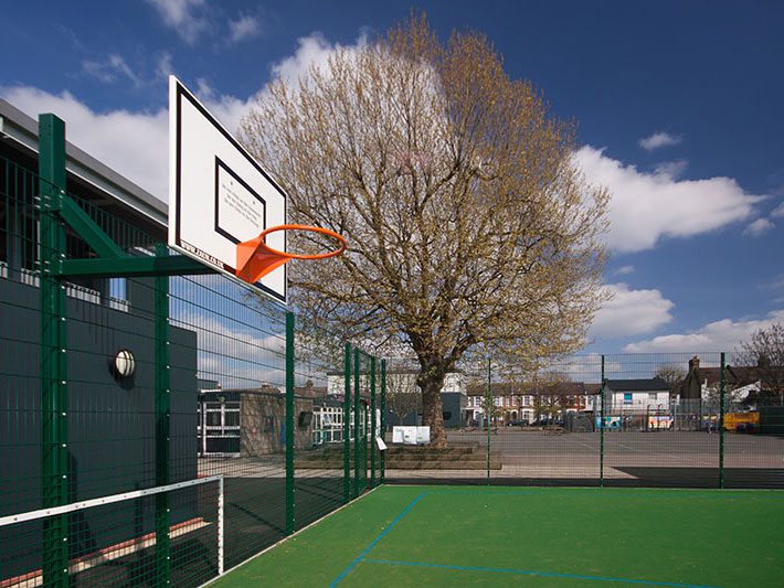 Avenue Primary School MUGA ETC Sports Zaun Super Rebound